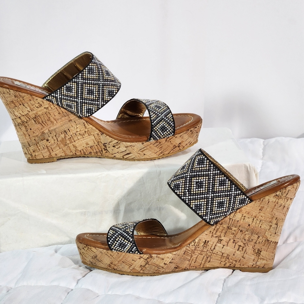 2 LIP TOO 💋 WEDGES SANDAL SIZE 6